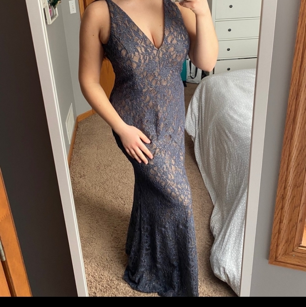 New Betsy & Adam Gorgeous V-Neck Glitter Lace Gown